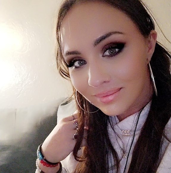 Meet your Posher, Phlycia - Picture 1 of 1